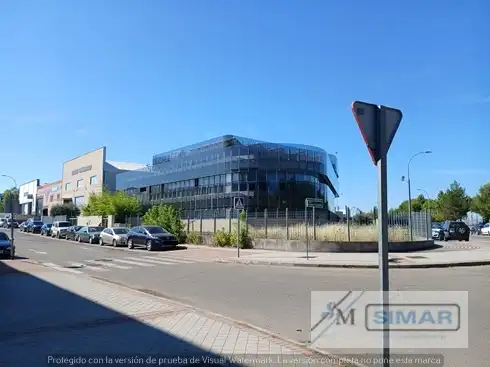 Außenansicht von Fabrikhallen zum Verkauf in Torrijos