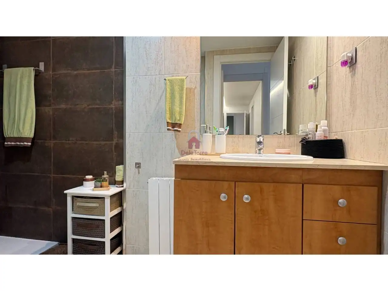 Bathroom of Flat for sale in Terrassa  with Air Conditioner, Heating and Storage room