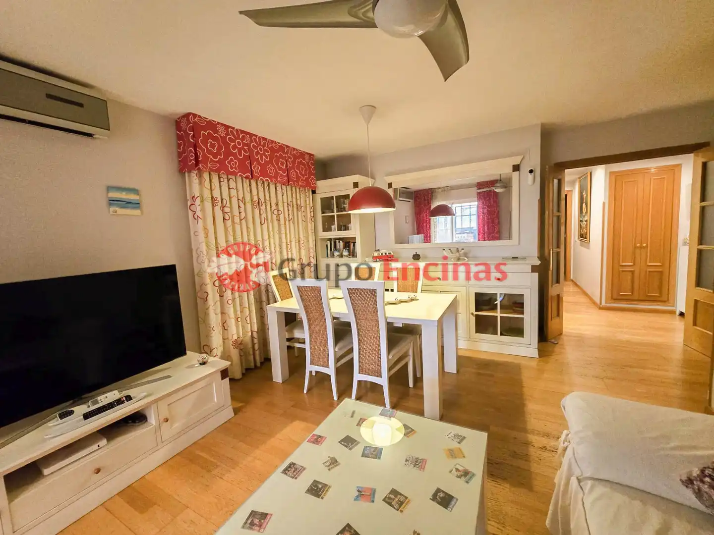 Sala de estar de Ático en venta en Parla con Aire acondicionado, Calefacción y Jardín privado