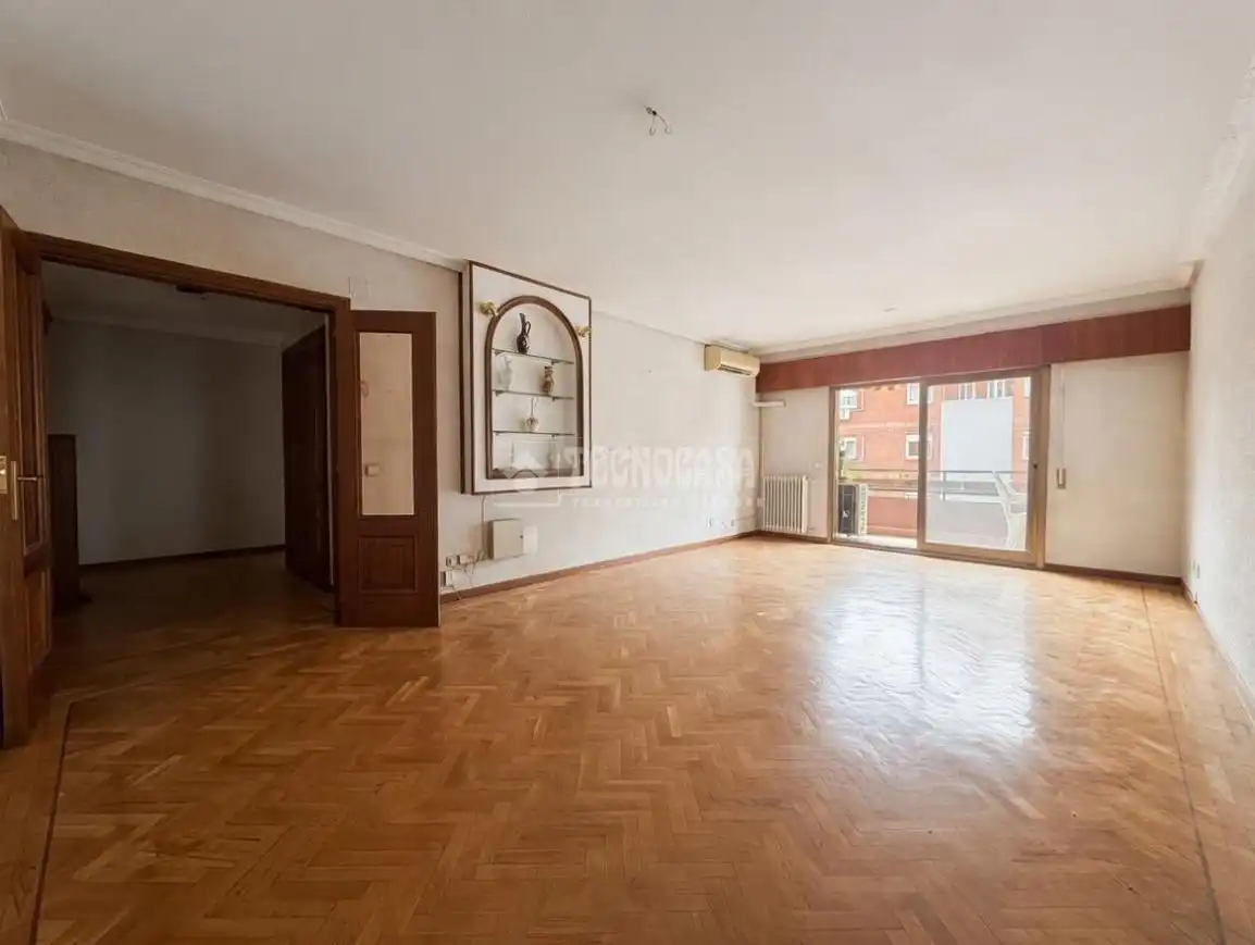 Sala d'estar de Pis en venda en Madrid amb Aire condicionat, Parquet i Terrassa