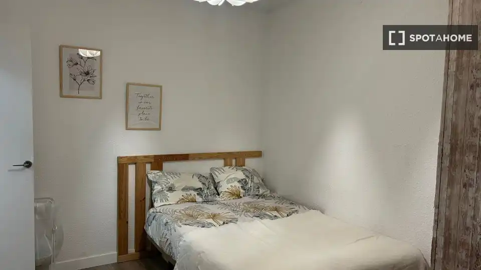 Room in Canyelles