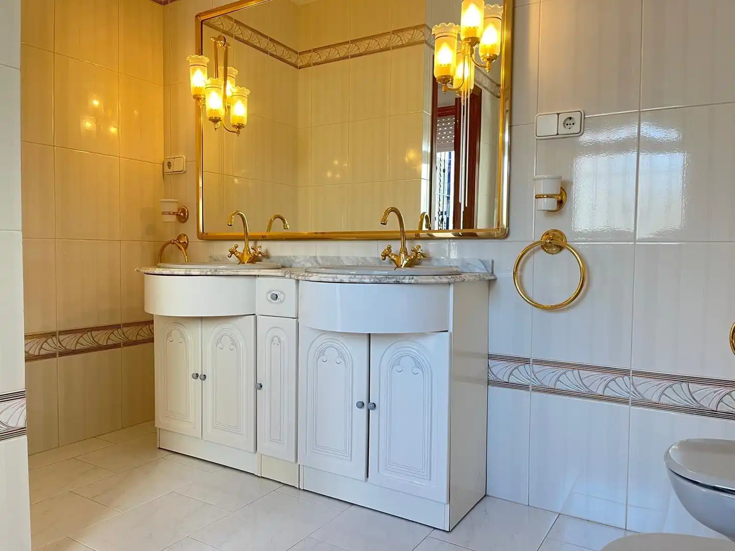 Badezimmer von Haus oder Chalet zum Verkauf in Dos Hermanas mit Terrasse, Abstellraum und Balkon