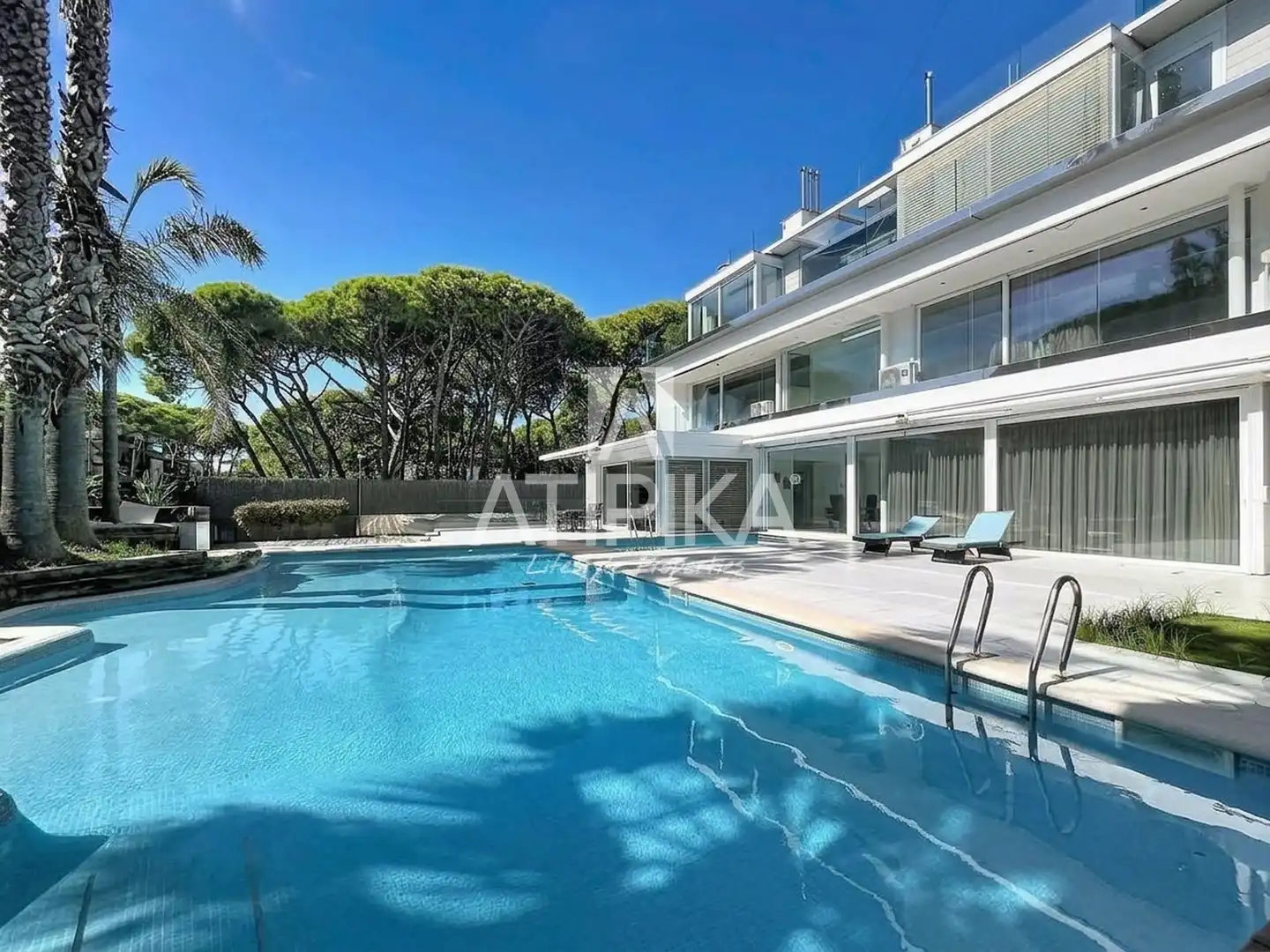 House with pool for sale in La Pineda, imagen 2