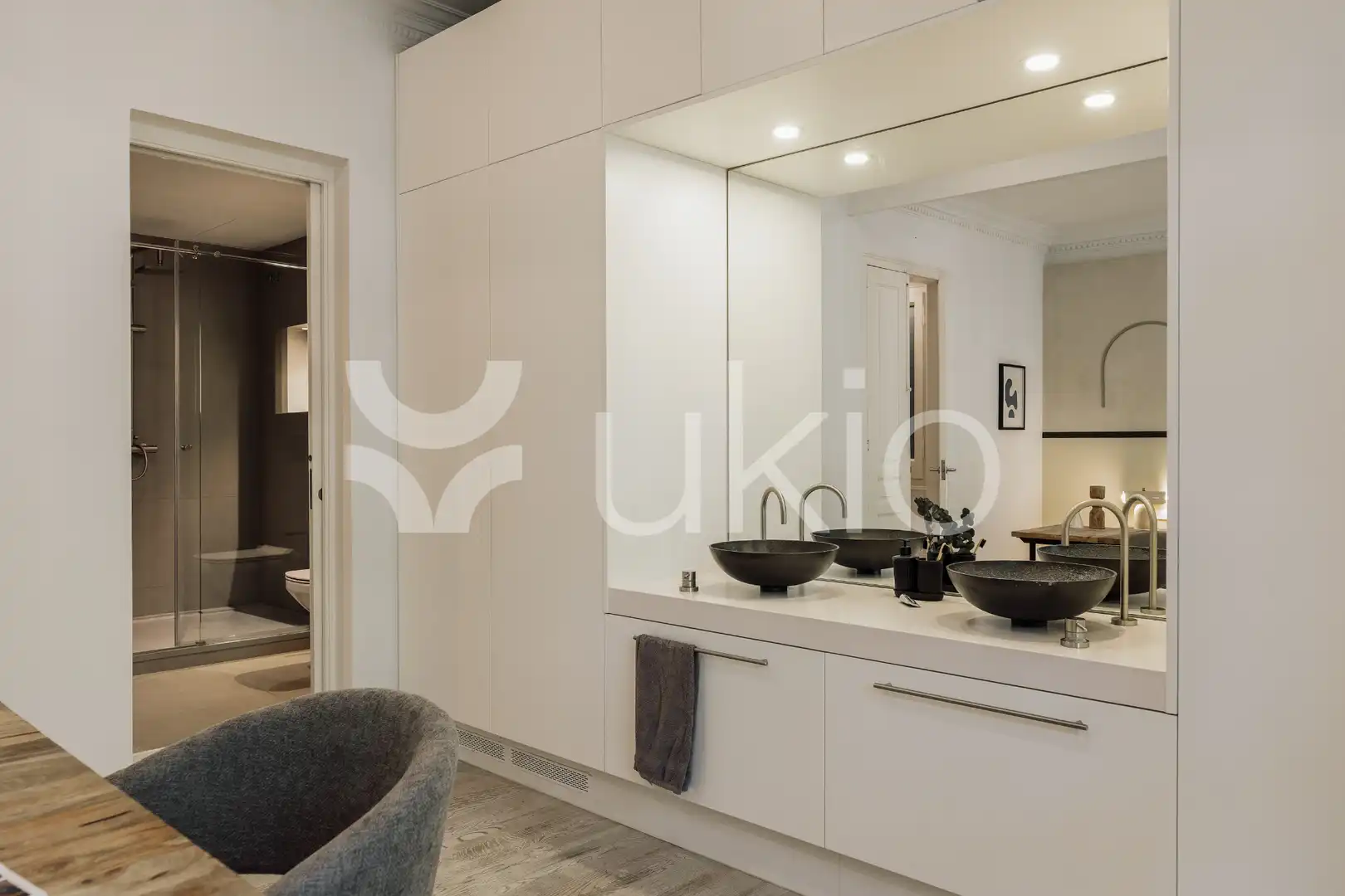 Bany de Apartament de lloguer en Barcelona amb Aire condicionat, Calefacció i Moblat