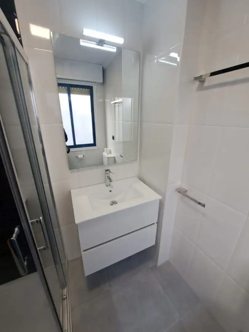 Bathroom of Flat for rent in Ourense Capital   with Heating and Furnished