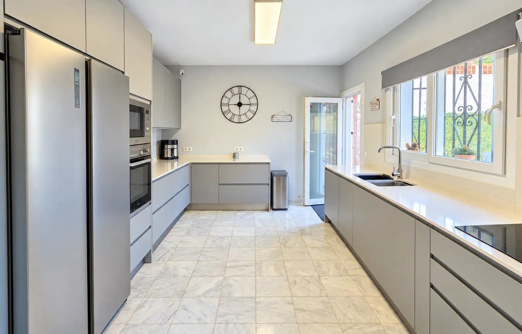 Kitchen of Houses for sale in La Duquesa