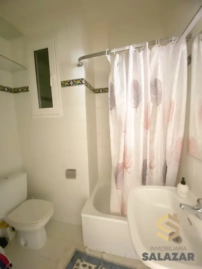Baño de Piso de alquiler en Bilbao  con Calefacción, Terraza y Amueblado