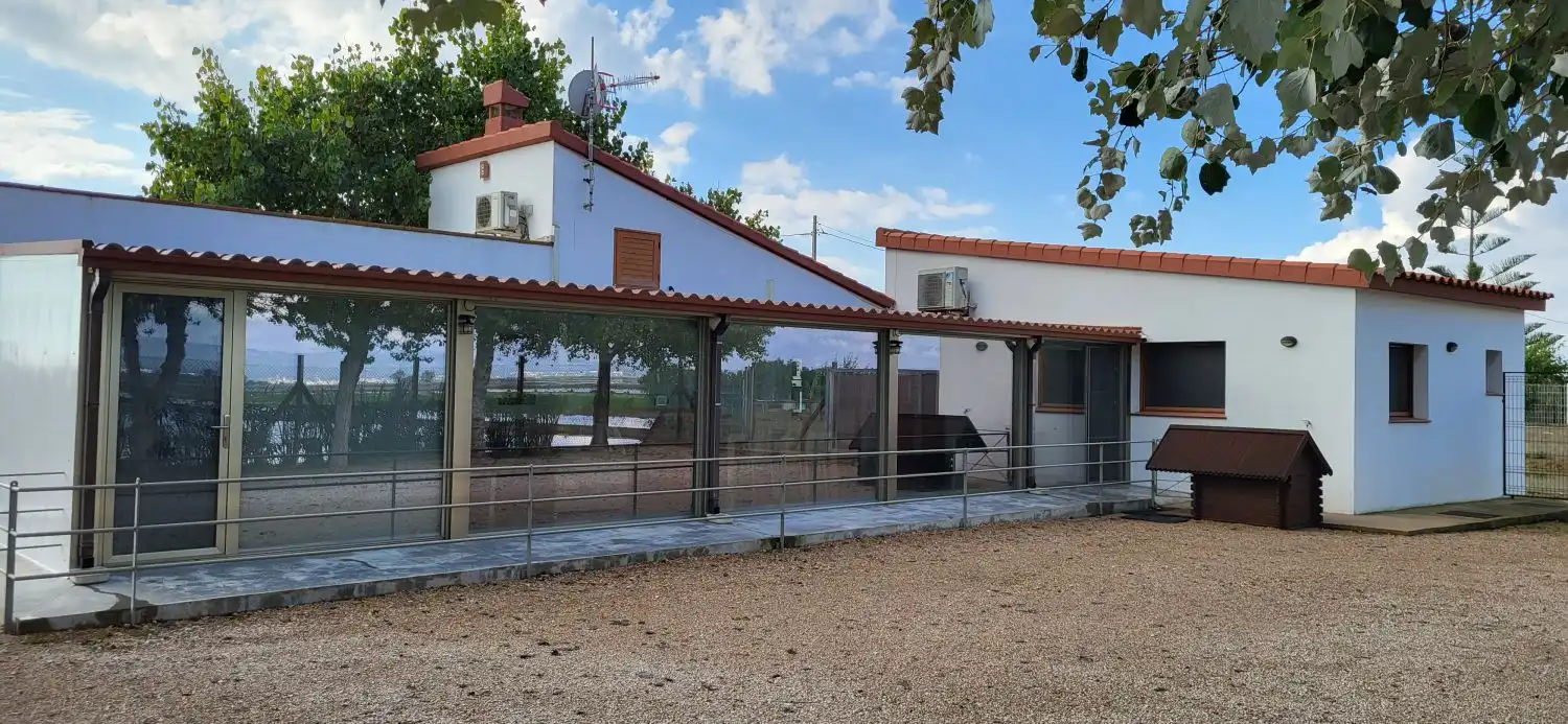 Außenansicht von Haus oder Chalet zum Verkauf in Deltebre mit Klimaanlage und Abstellraum