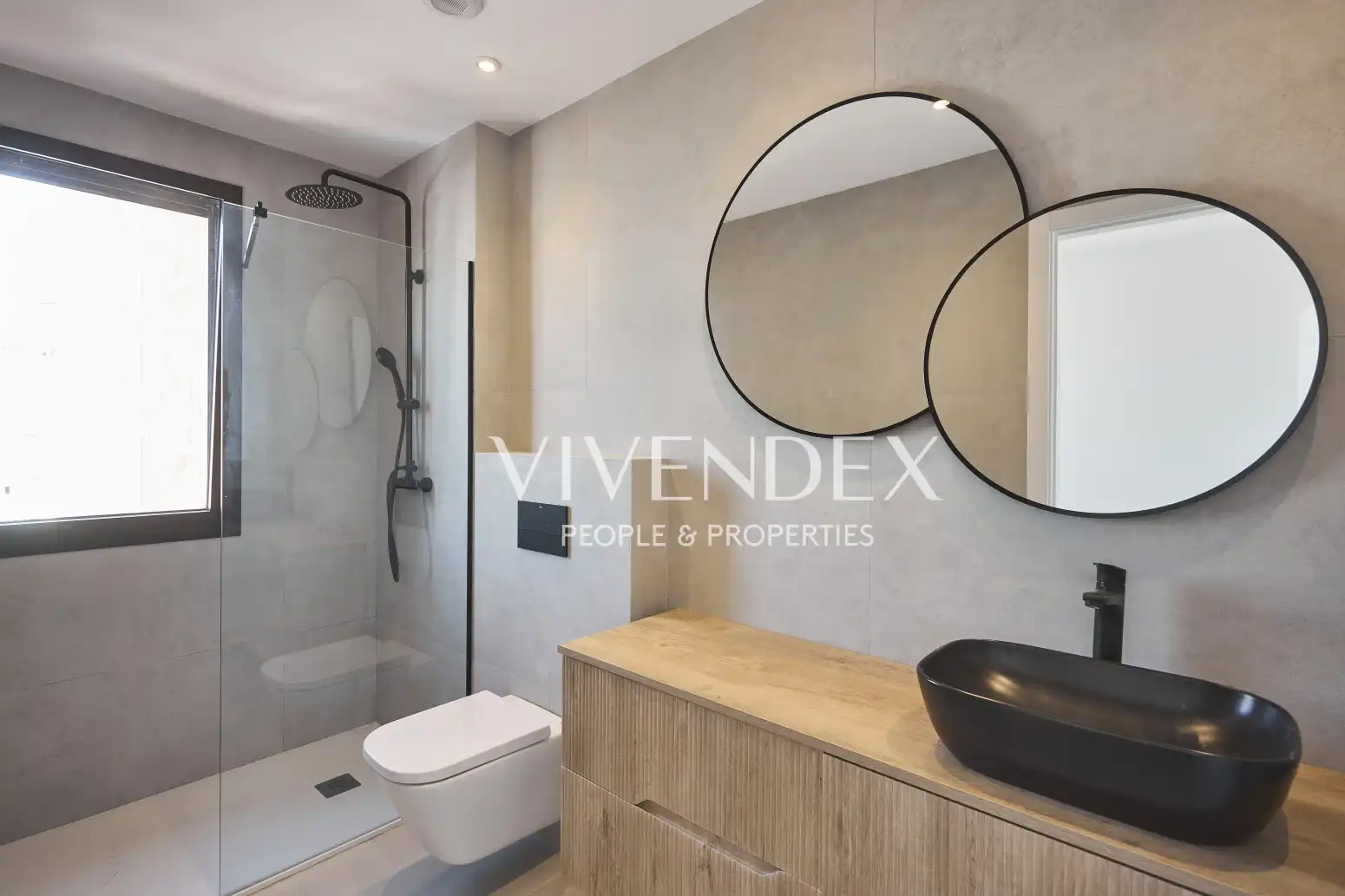 Baño de Ático en venta en Barcelona con Calefacción y Terraza