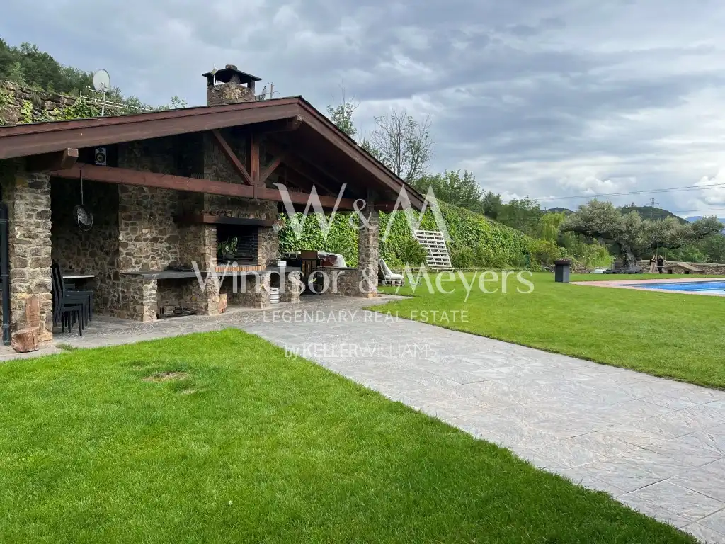 Vista exterior de Casa o xalet en venda en Alàs I Cerc amb Jardí privat i Piscina