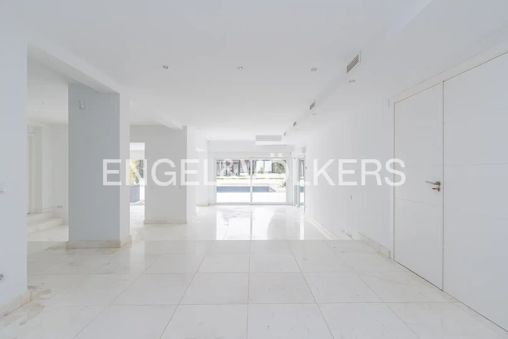 Comedor de Casa o chalet de alquiler en La Moraleja con Aire acondicionado, Calefacción y Jardín privado