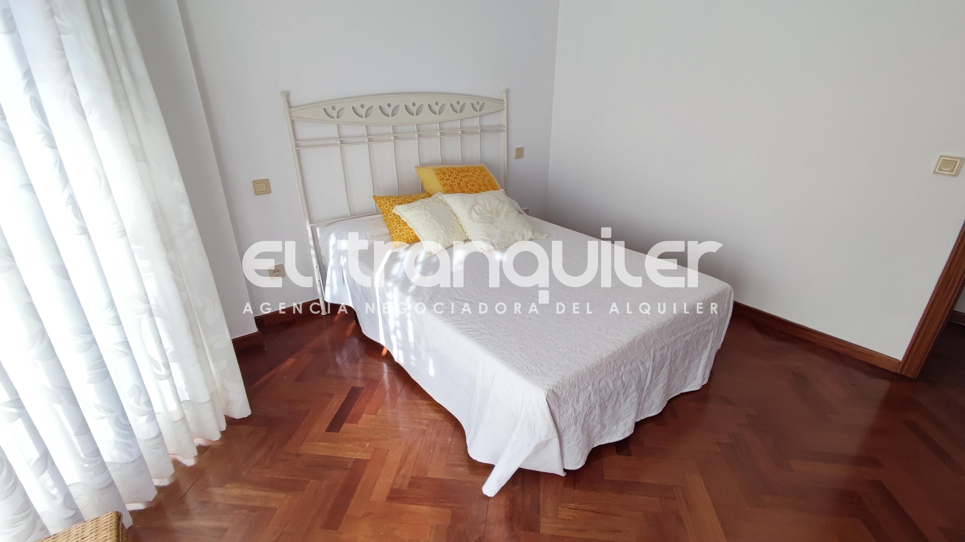 Habitación de Piso de alquiler en  Madrid Capital con Aire acondicionado, Parquet y Amueblado