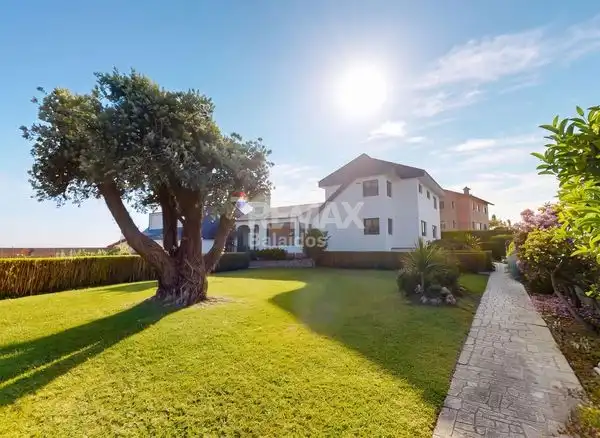 Vista exterior de Casa o chalet en venta en Vigo  con Calefacción, Jardín privado y Parquet