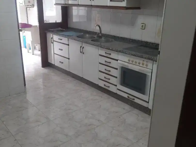 Cuina de Pis en venda en Tomiño amb Parquet, Traster i Moblat