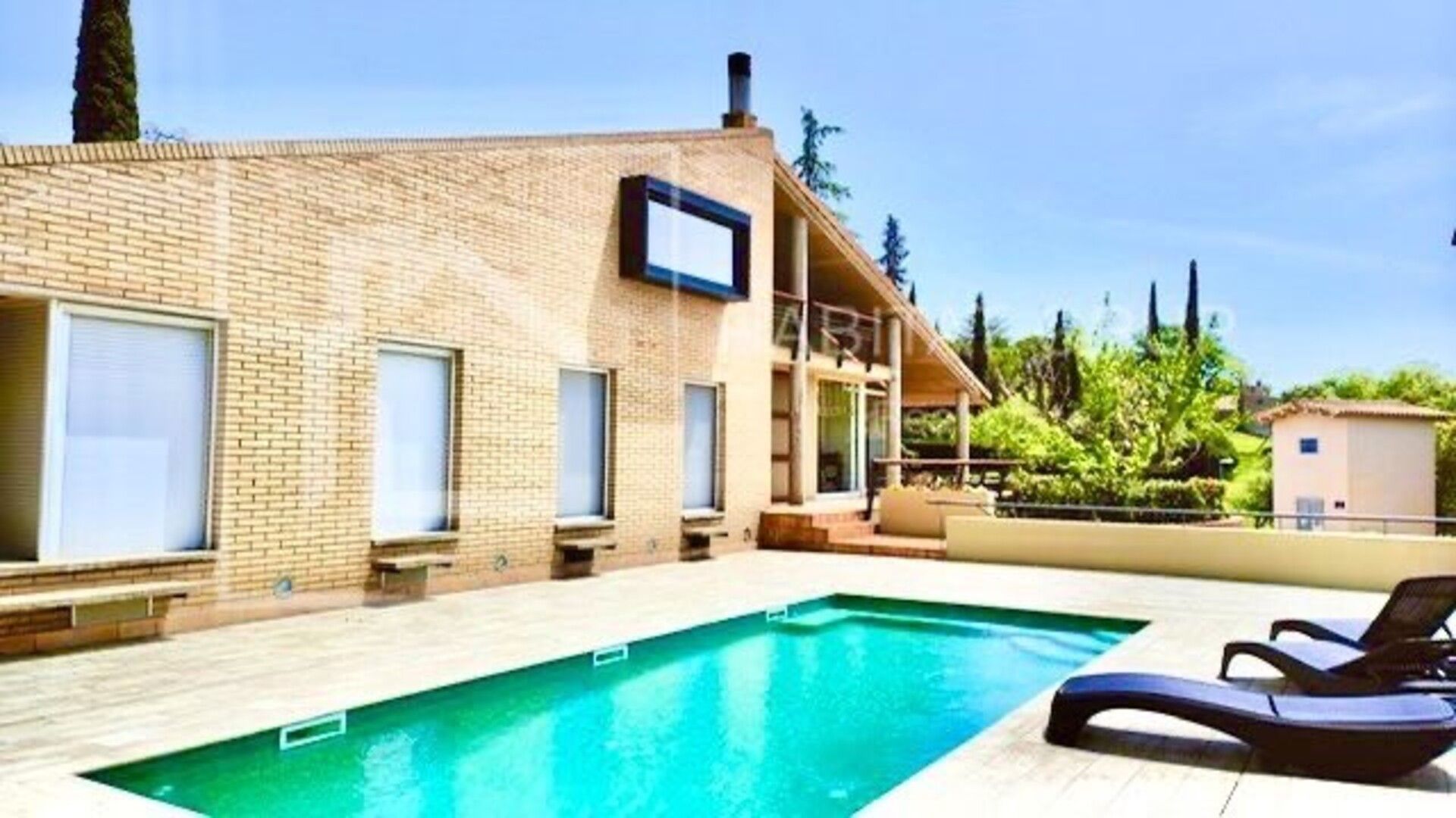 Piscina de Casa o xalet en venda en Porqueres amb Moblat