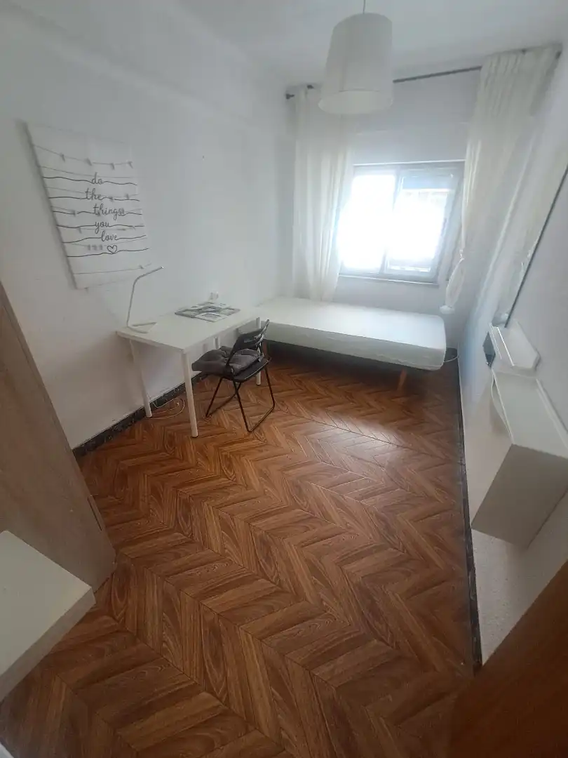 Flat with balcony to rent in Calle Guerrilleros, imagen 5