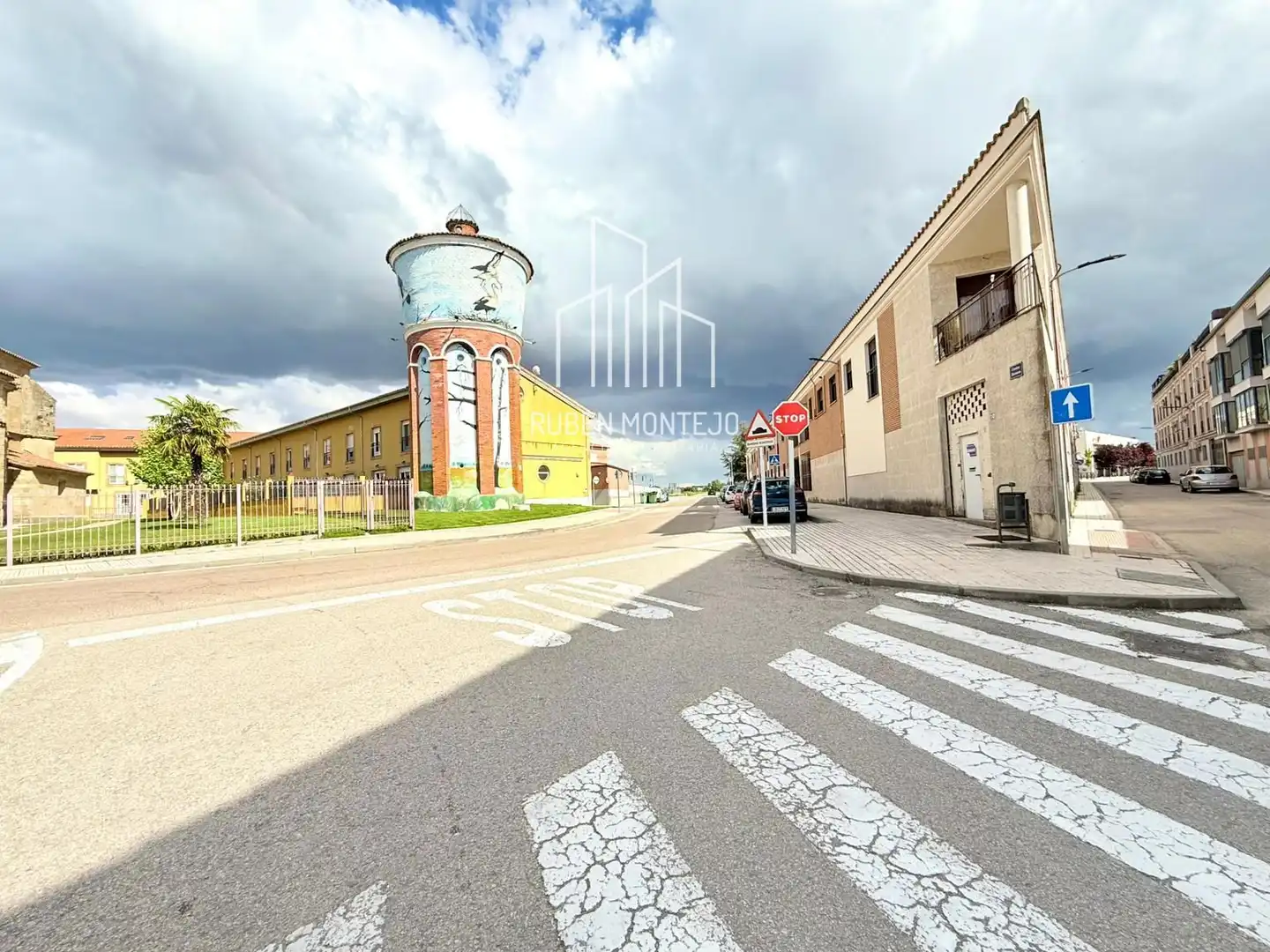 Vista exterior de Piso en venta en Castellanos de Moriscos con Calefacción, Horno y Lavadora