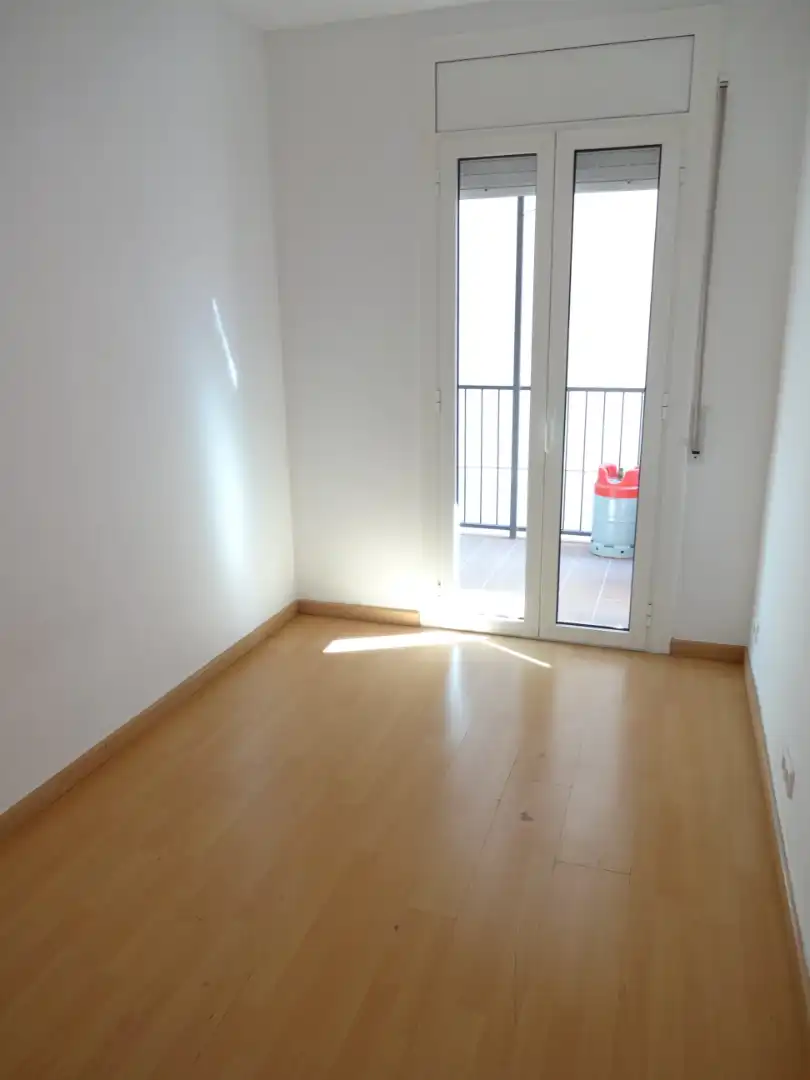 Schlafzimmer von Wohnung zum Verkauf in Barcelona mit Terrasse, Ofen und Mikrowelle
