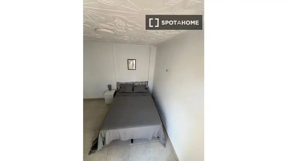 Habitación de Piso de alquiler en Valencia con Aire acondicionado, Calefacción y Amueblado