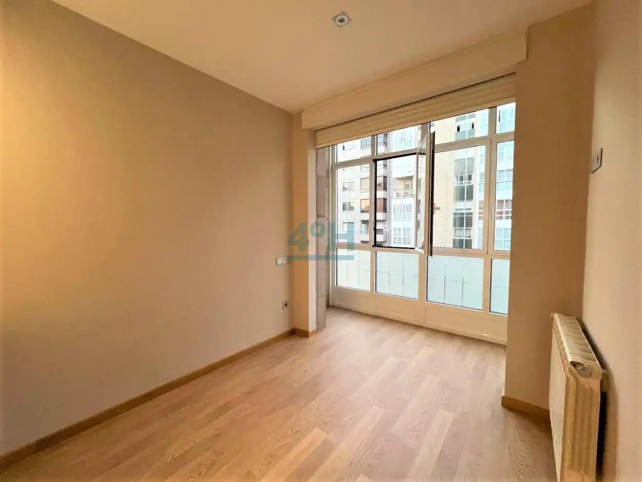 Habitación de Piso en venta en Ourense Capital  con Calefacción