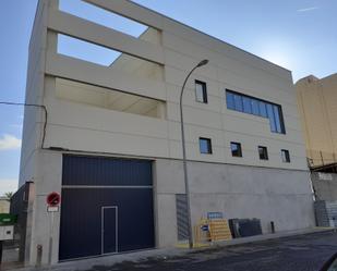 Vista exterior de Nau industrial de lloguer en Badalona