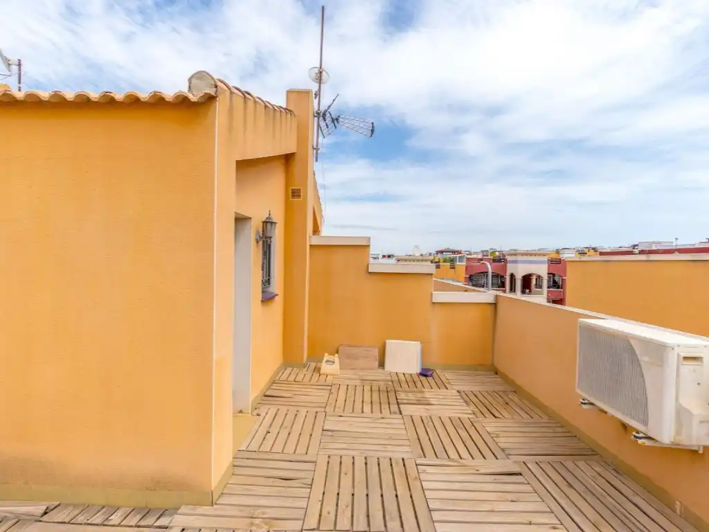 Terrassa de Casa adosada en venda en Orihuela amb Aire condicionat, Moblat i Piscina comunitària