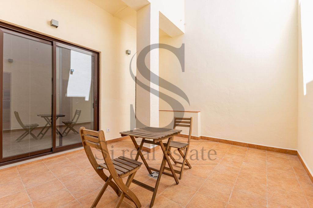 Balcony of Single-family semi-detached for sale in  Barcelona Capital  with Air Conditioner, Heating and Parquet flooring