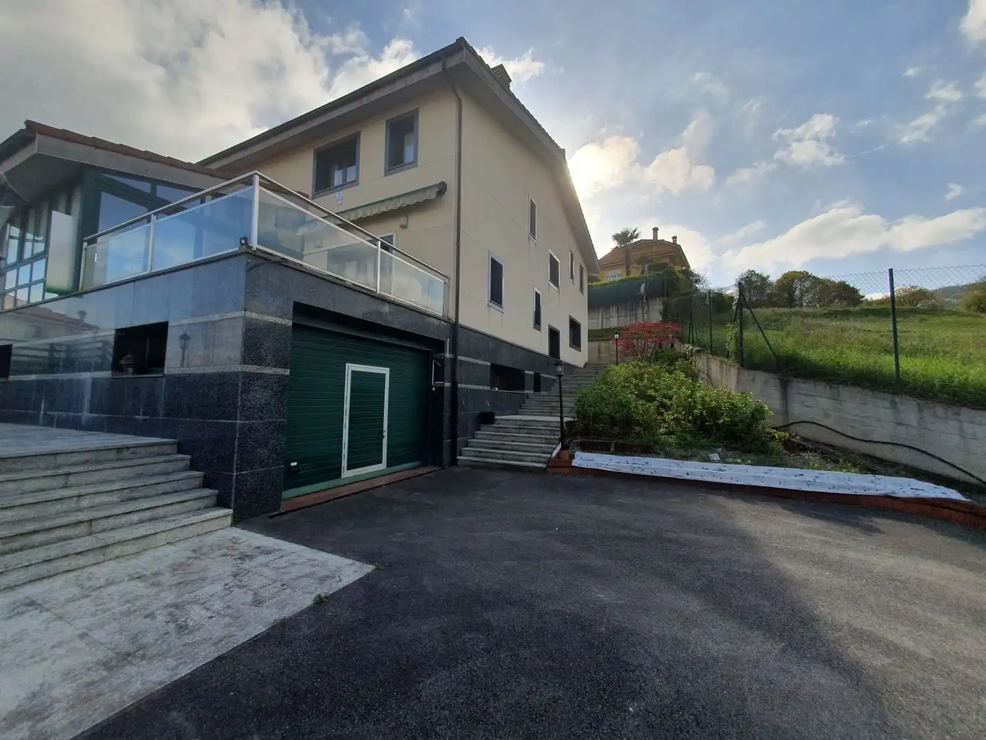 Außenansicht von Haus oder Chalet zum Verkauf in Grado mit Klimaanlage, Heizung und Terrasse