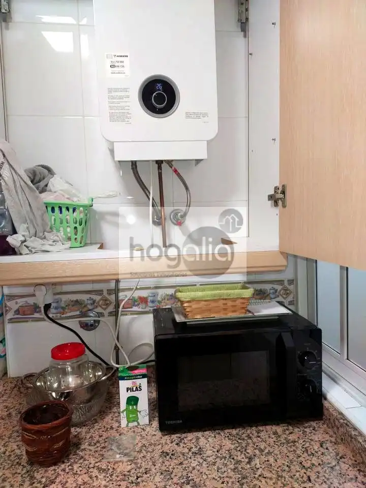 Cuina de Pis de lloguer en Sevilla amb Aire condicionat, Terrassa i Moblat