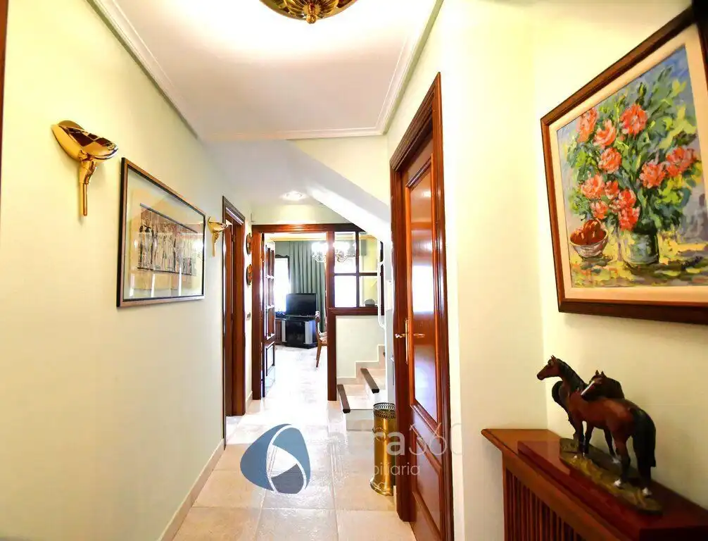 Casa adosada en venta en Lardero con Calefacción, Terraza y Trastero