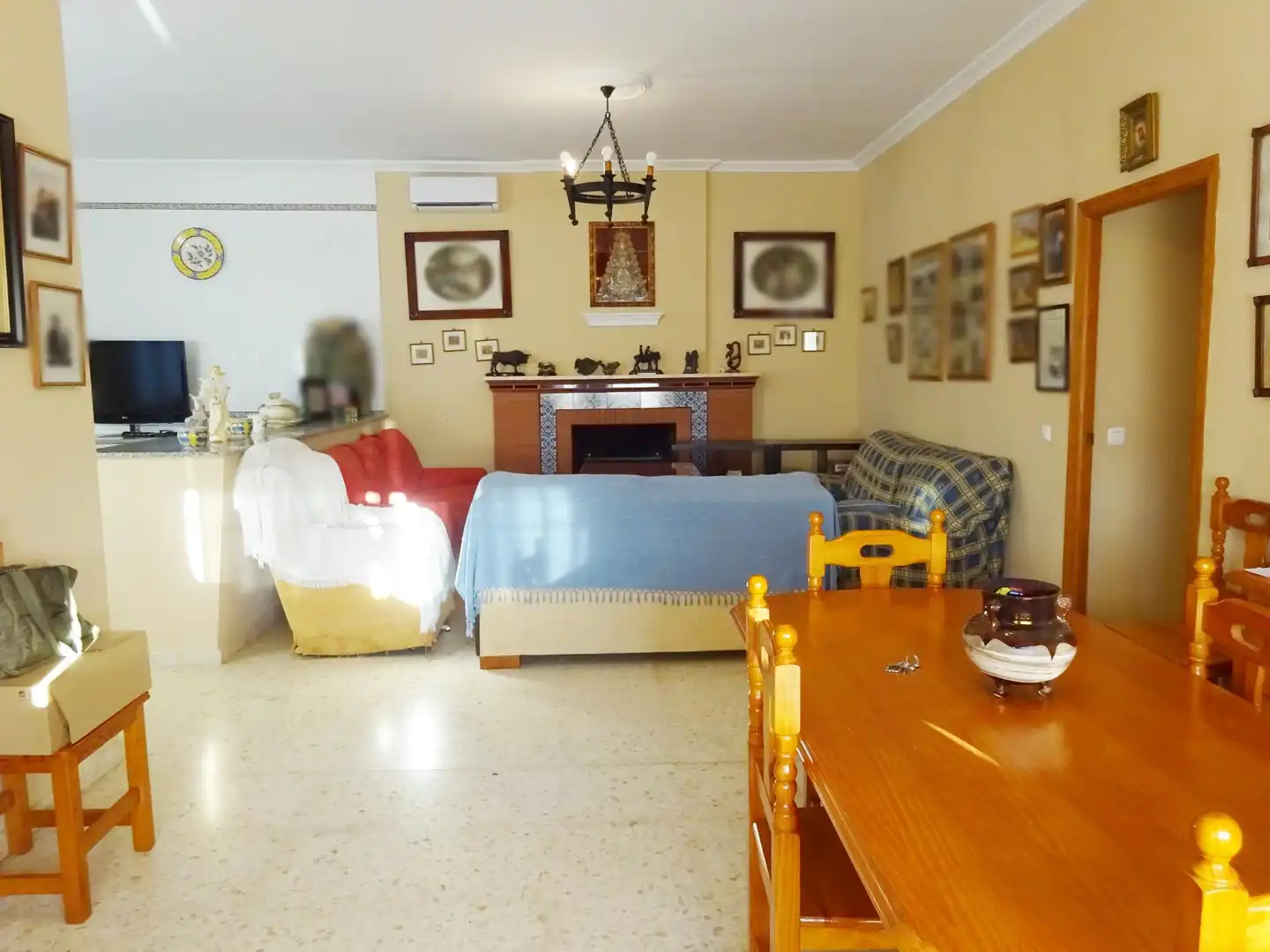Living room of Houses for sale in Sanlúcar la Mayor  with Air Conditioner, Private garden and Storage room