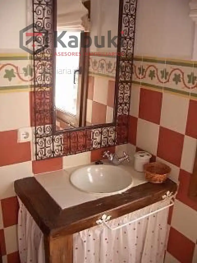 Bathroom of Flat for rent in Granada  with Air Conditioner, Heating and Terrace