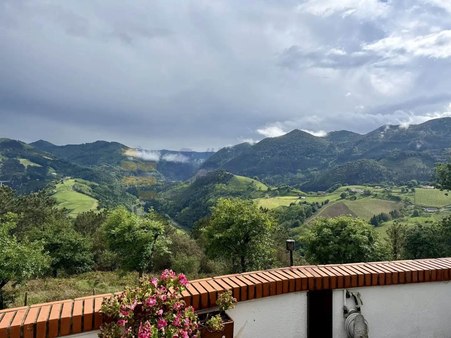 Vista exterior de Casa o xalet en venda en Mutriku amb Calefacció, Jardí privat i Traster