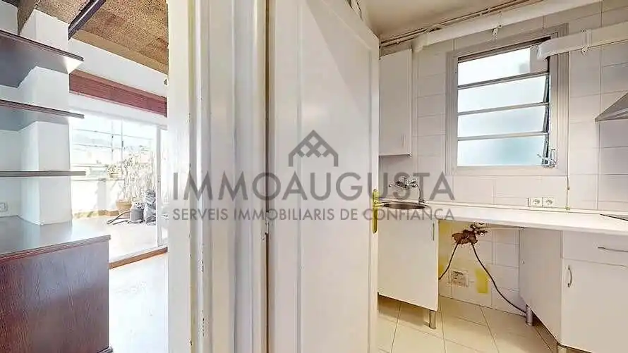 Dormitori de Pis en venda en Barcelona amb Parquet i Terrassa