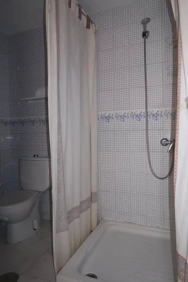 Badezimmer von Wohnungen zur Miete in Almuñécar mit Klimaanlage, Heizung und Terrasse
