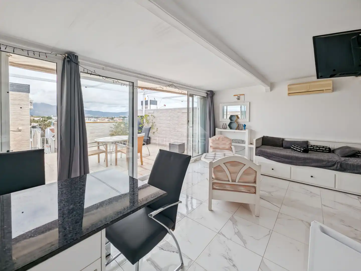 Habitación de Dúplex en venta en Empuriabrava con Aire acondicionado, Calefacción y Terraza