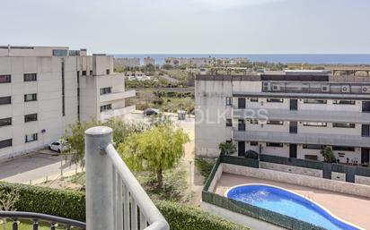 Vista exterior de Apartament en venda en El Vendrell amb Terrassa i Piscina