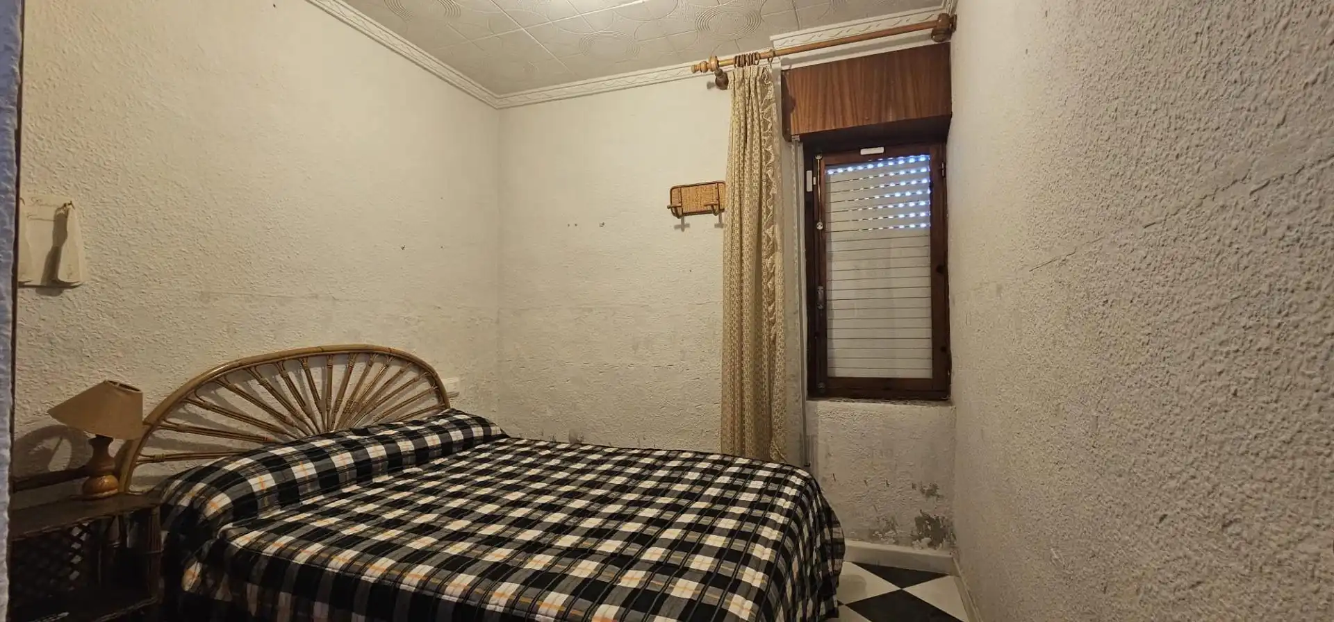 Habitación de Casa adosada en venta en Torrevieja con Jardín privado, Trastero y Amueblado