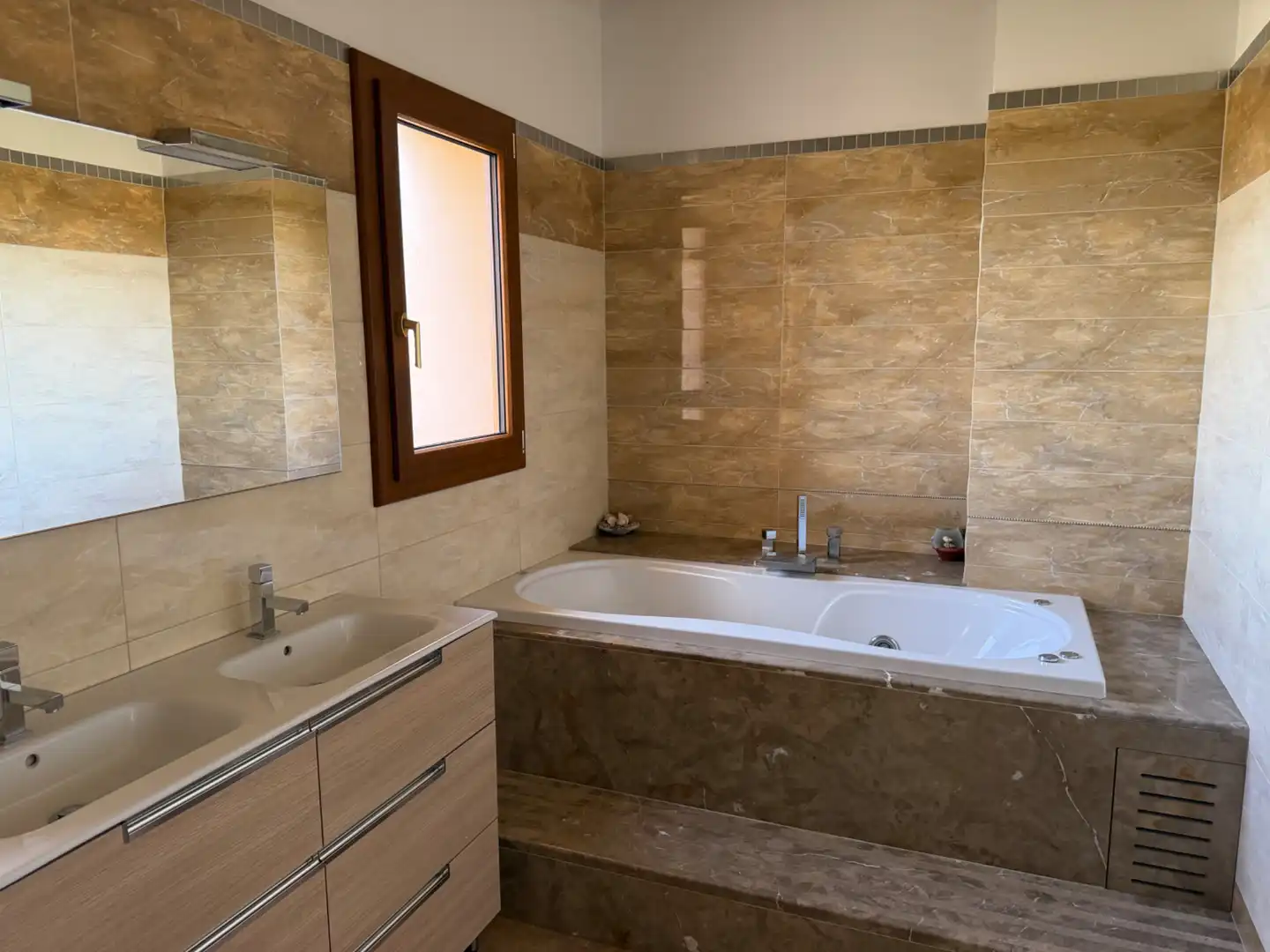 Baño de Finca rústica de alquiler en Manacor con Aire acondicionado, Calefacción y Jardín privado
