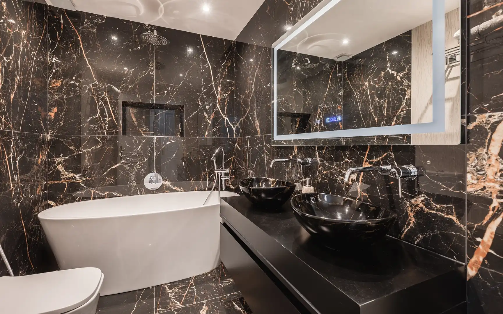 Bathroom of Duplexes for sale in Marbella  with Air Conditioner, Terrace and Swimming Pool