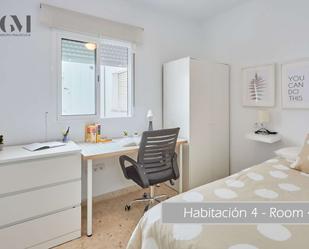 Bedroom of Flat to share in  Cádiz Capital  with Air Conditioner and Terrace