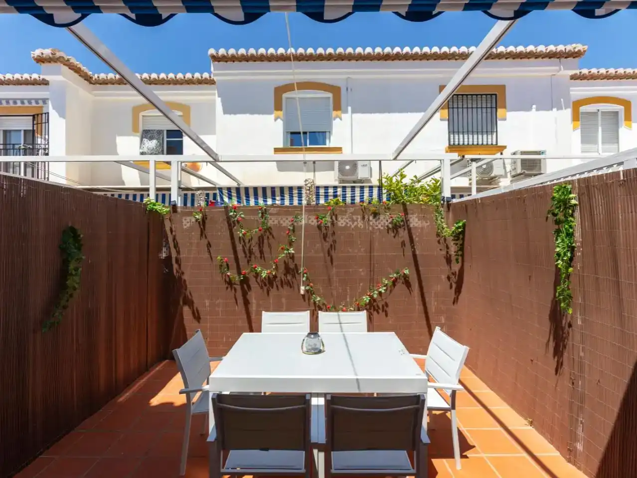 Terrassa de Casa adosada en venda en Salobreña amb Aire condicionat i Piscina