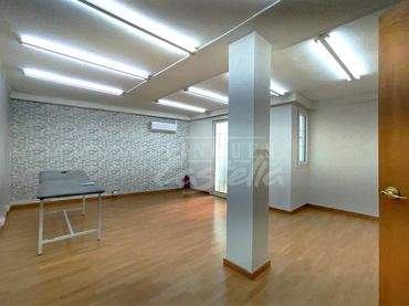 Locale commerciale in affitto a Centre