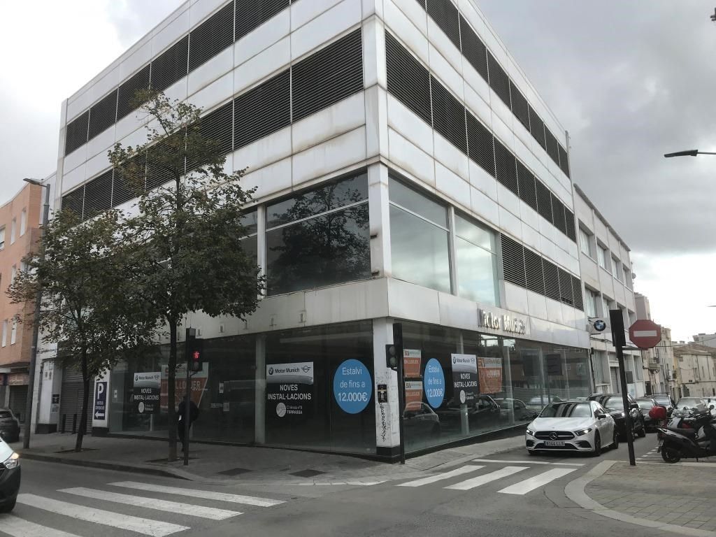 Vista exterior de Edifici en venda en Terrassa