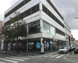 Vista exterior de Edifici en venda en Terrassa