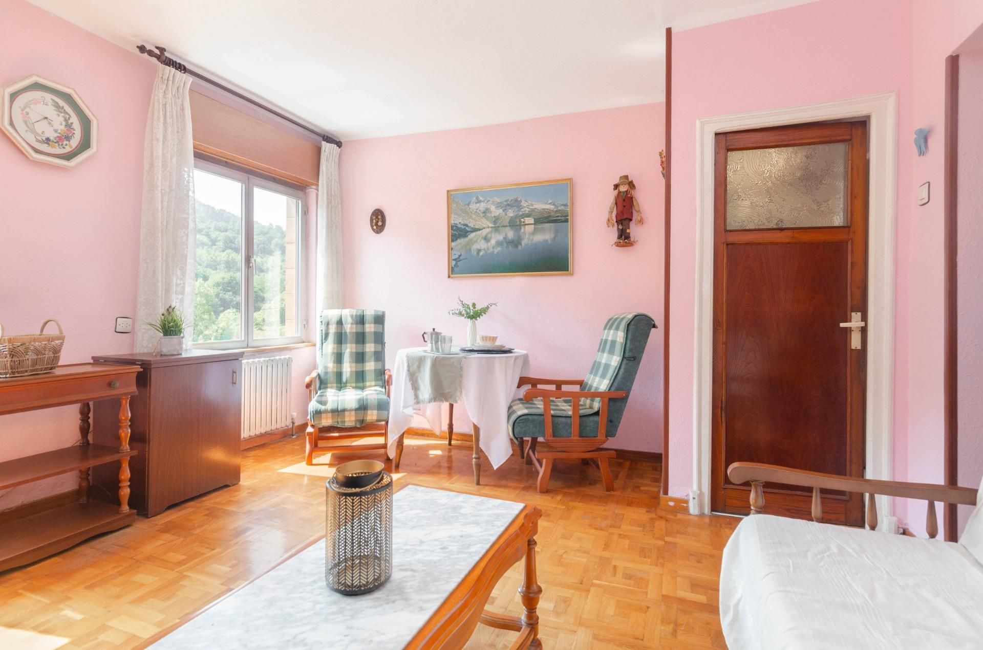 Dormitori de Casa o xalet en venda en San Martín del Rey Aurelio amb Calefacció, Jardí privat i Traster