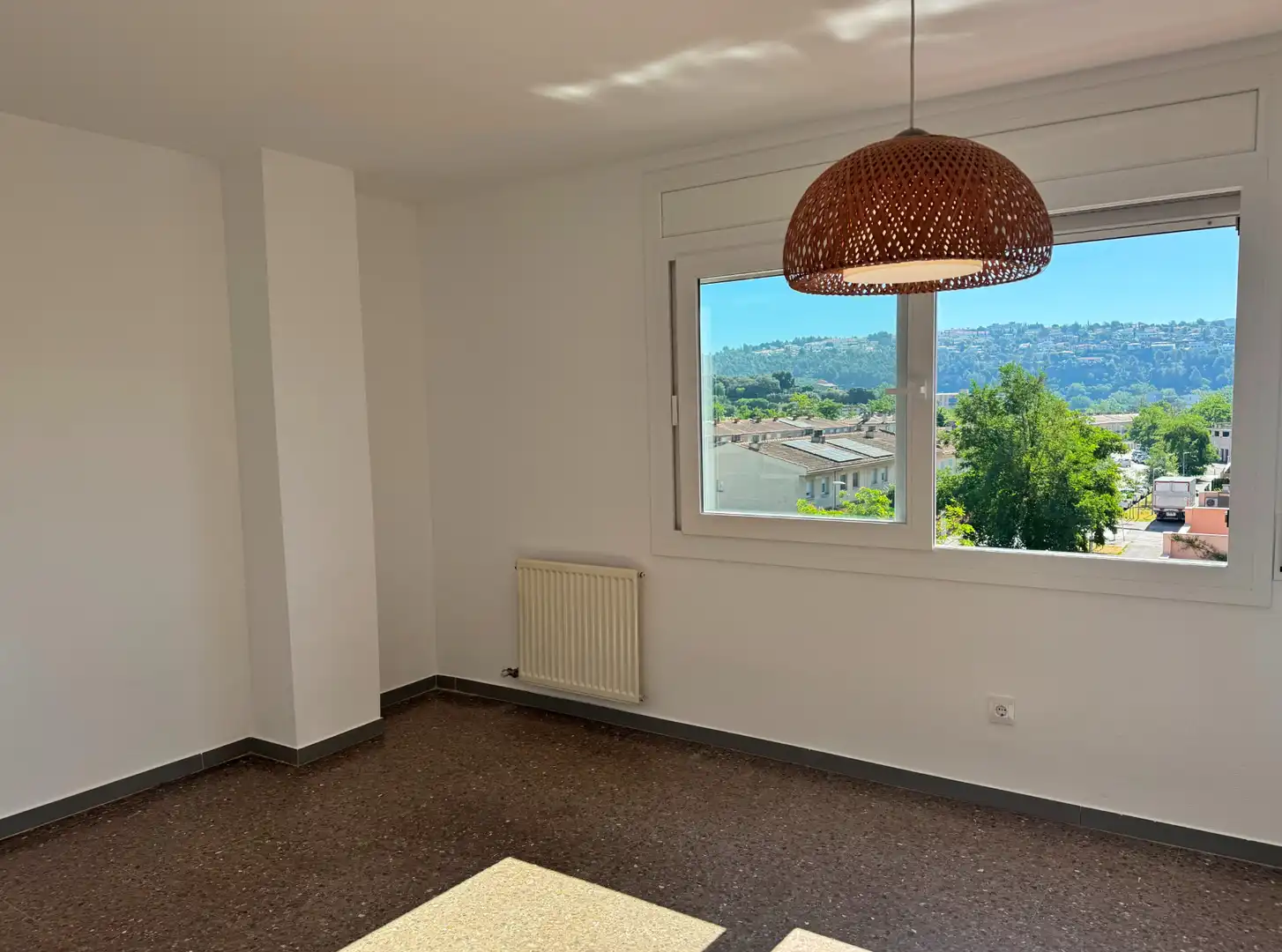 Schlafzimmer von Wohnung zur Miete in Girona mit Heizung, Ofen und Waschmaschine
