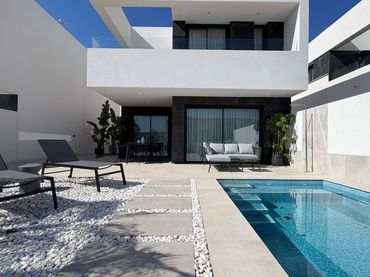 Casa aparellada amb piscina en venda a Las Lomas - Las Yucas