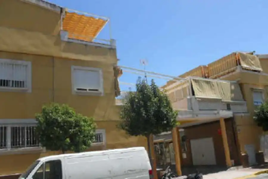 Casa aparellada en venda a C/ Goya