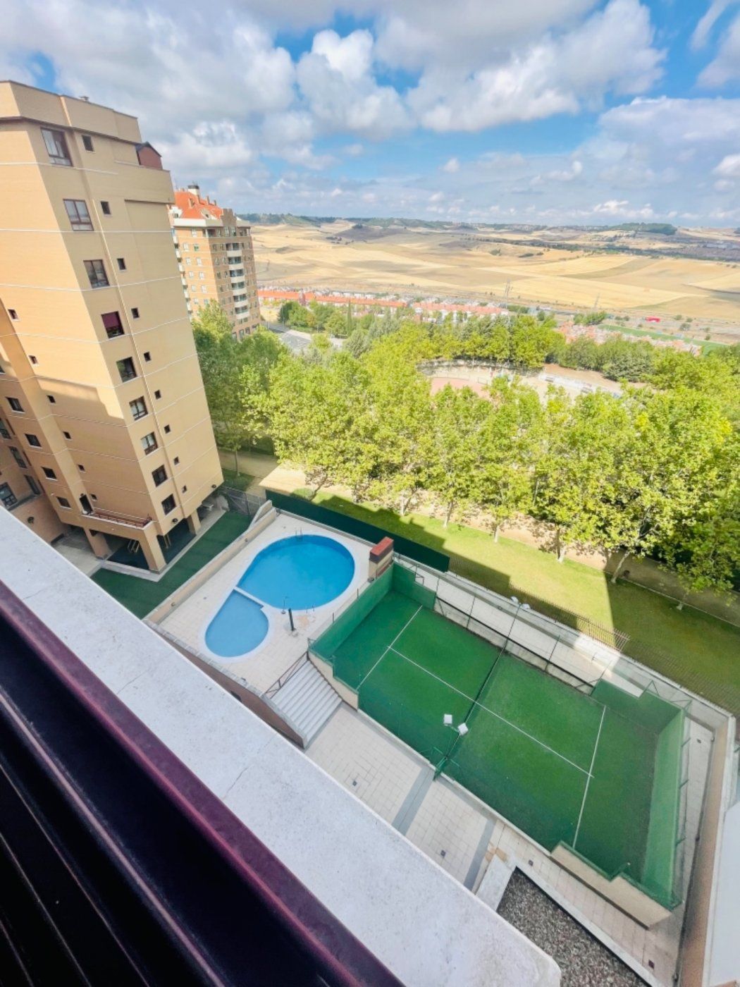Piscina de Piso en venta en Valladolid Capital con Calefacción, Trastero y Piscina comunitaria